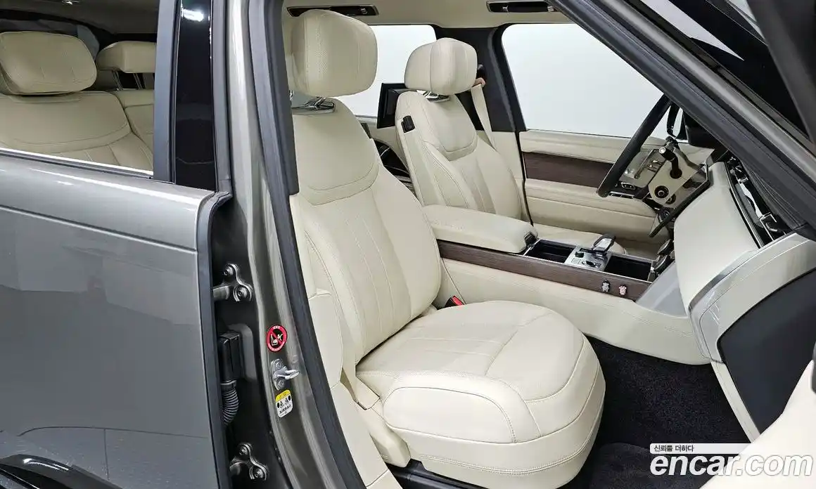 Land Rover Range-Rover 2023 4.4 Автомат в Москве № 231245, фото 10