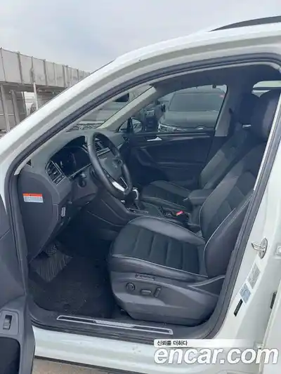 Volkswagen Tiguan 2023 2.0 Автомат в Москве № 232087, миниатюра 11