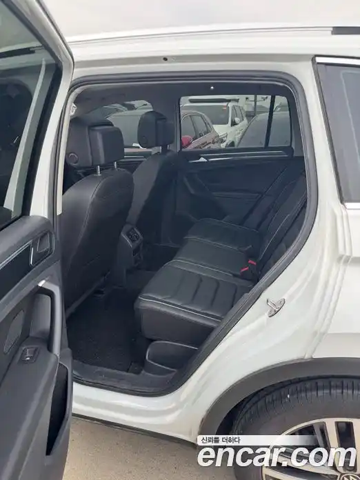 Volkswagen Tiguan 2023 2.0 Автомат в Москве № 232087, фото 17