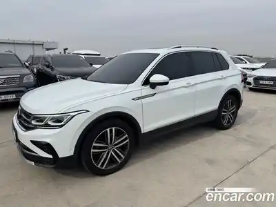 Volkswagen Tiguan 2023 2.0 Автомат в Москве № 232087, миниатюра 2