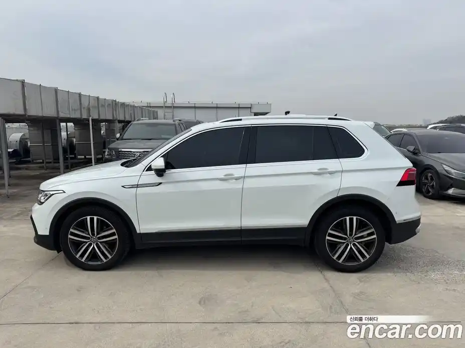 Volkswagen Tiguan 2023 2.0 Автомат в Москве № 232087, фото 3
