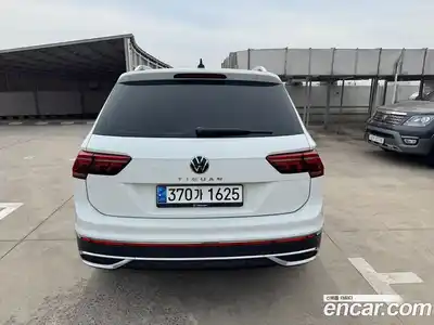 Volkswagen Tiguan 2023 2.0 Автомат в Москве № 232087, миниатюра 4