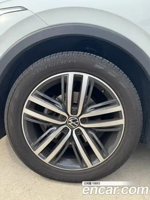 Volkswagen Tiguan 2023 2.0 Автомат в Москве № 232087, фото 7