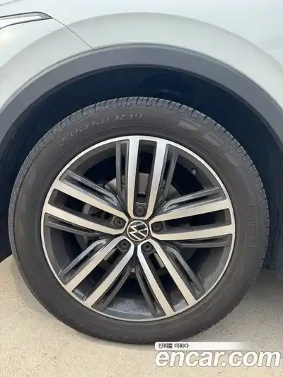 Volkswagen Tiguan 2023 2.0 Автомат в Москве № 232087, миниатюра 7