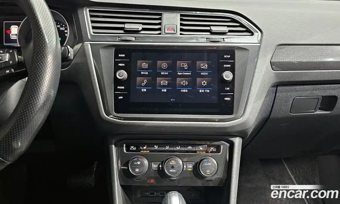 Volkswagen Tiguan 2018 2.0 Автомат в Москве № 232218, фото 19