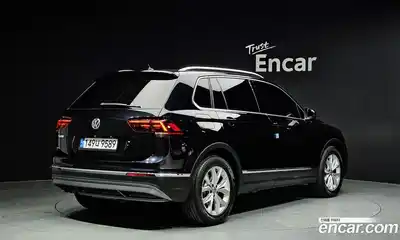 Volkswagen Tiguan 2018 2.0 Автомат в Москве № 232218, миниатюра 2