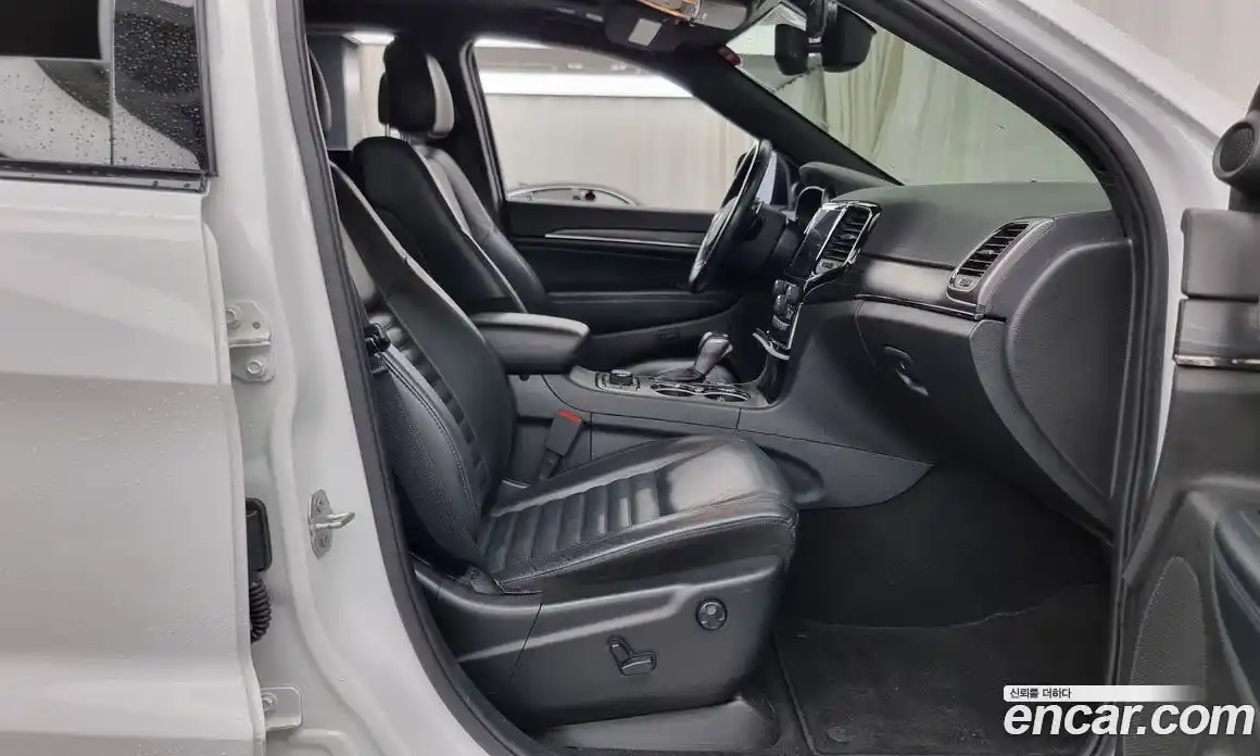 Jeep Cherokee 2020 3.6 Автомат в Москве № 232703, фото 19