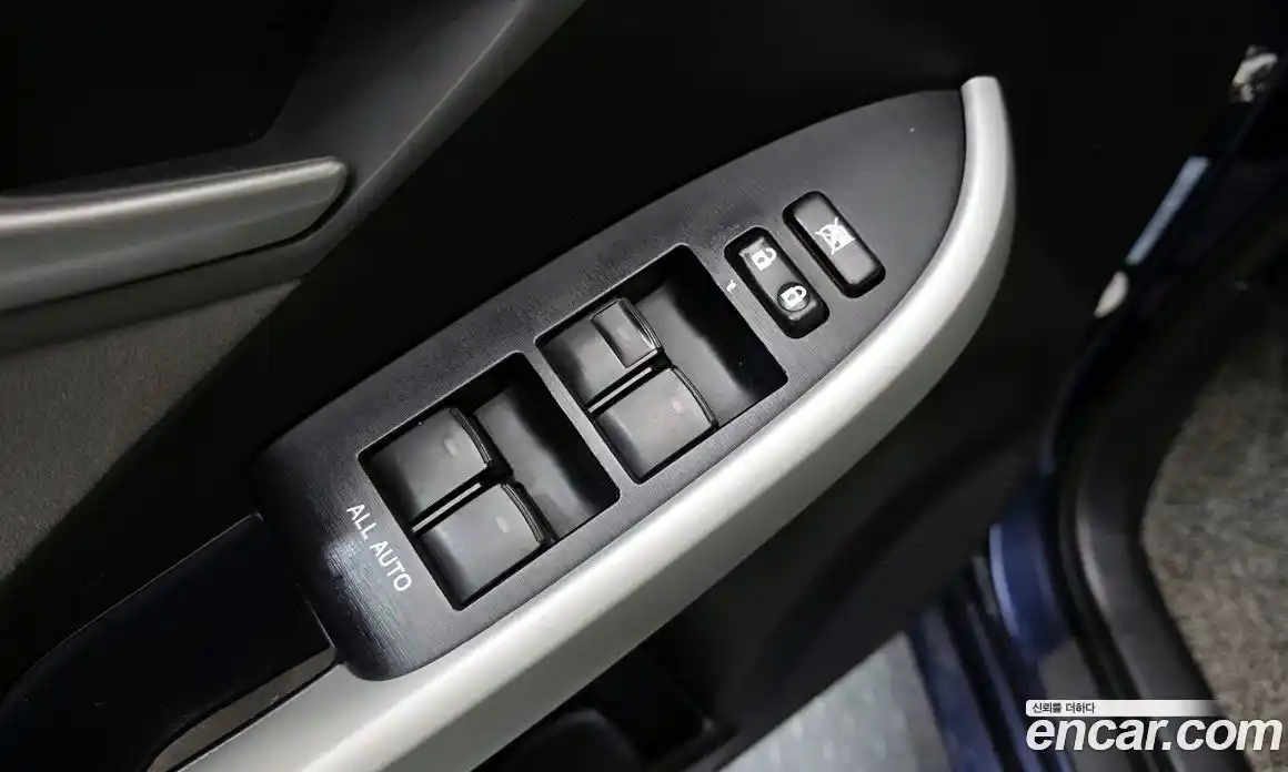 Toyota Prius 2012 1.8 Автомат в Москве № 261953, фото 1