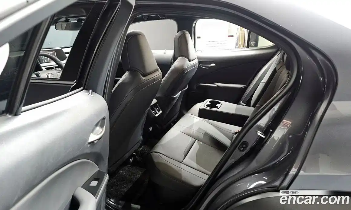 Lexus UX 2022 2.0 Автомат в Москве № 275383, фото 1