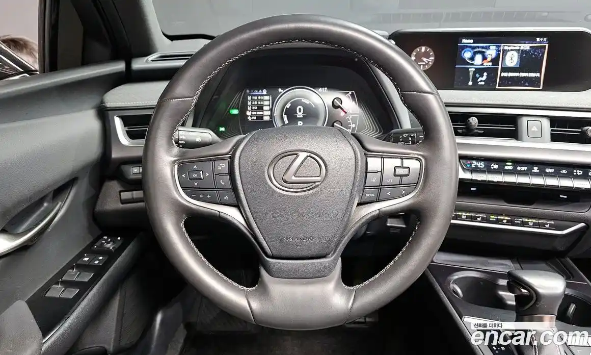 Lexus UX 2022 2.0 Автомат в Москве № 275383, фото 11
