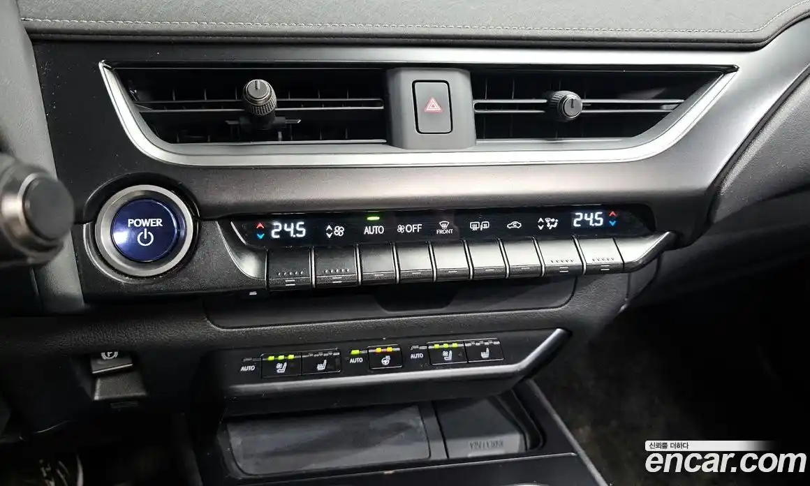 Lexus UX 2022 2.0 Автомат в Москве № 275383, фото 18