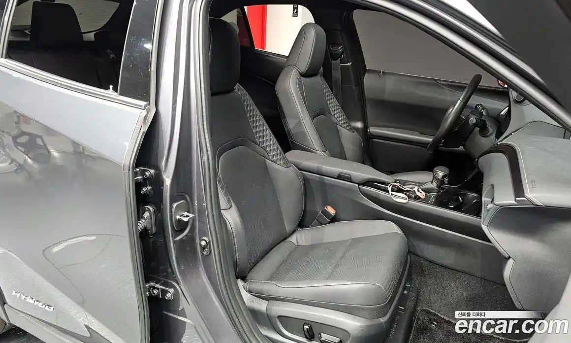 Lexus UX 2022 2.0 Автомат в Москве № 275383, фото 4