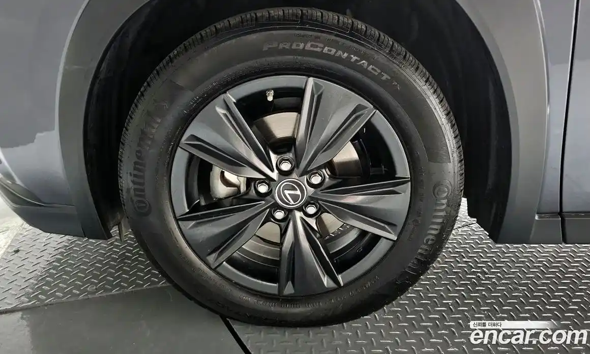 Lexus UX 2022 2.0 Автомат в Москве № 275383, фото 8