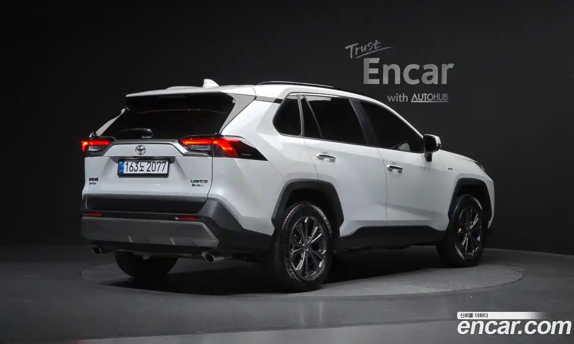 Toyota RAV4 2025 2.5 Автомат в Москве № 279212, фото 13