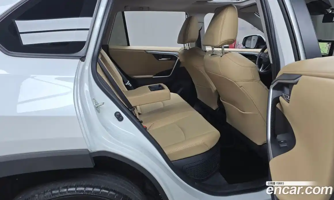 Toyota RAV4 2025 2.5 Автомат в Москве № 279212, фото 17