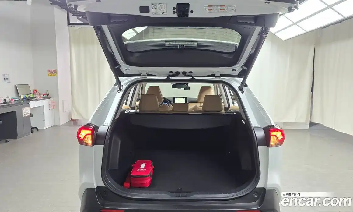 Toyota RAV4 2025 2.5 Автомат в Москве № 279212, фото 19