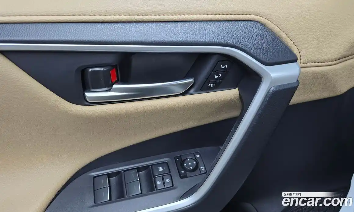 Toyota RAV4 2025 2.5 Автомат в Москве № 279212, фото 7