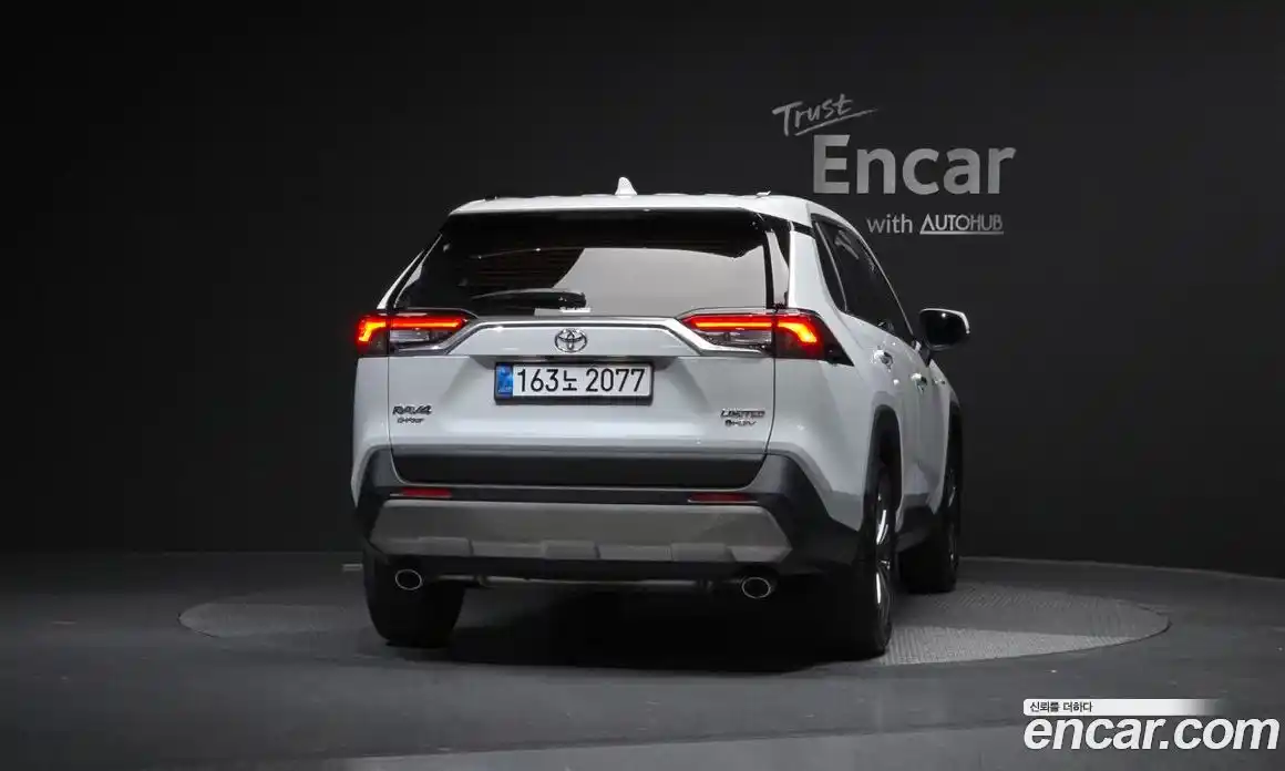 Toyota RAV4 2025 2.5 Автомат в Москве № 279212, фото 10