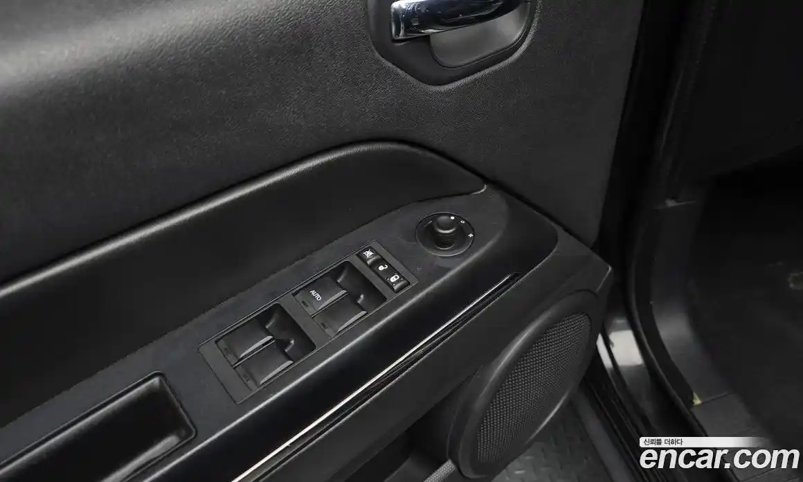 Jeep Compass 2009 2.4 Автомат в Москве № 302452, фото 14