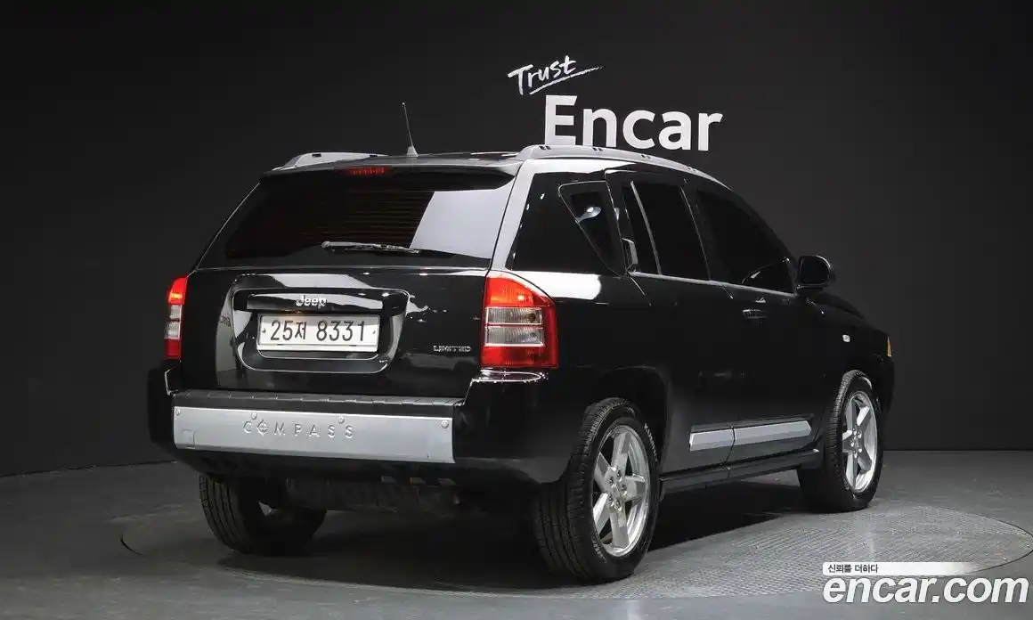 Jeep Compass 2009 2.4 Автомат в Москве № 302452, фото 16