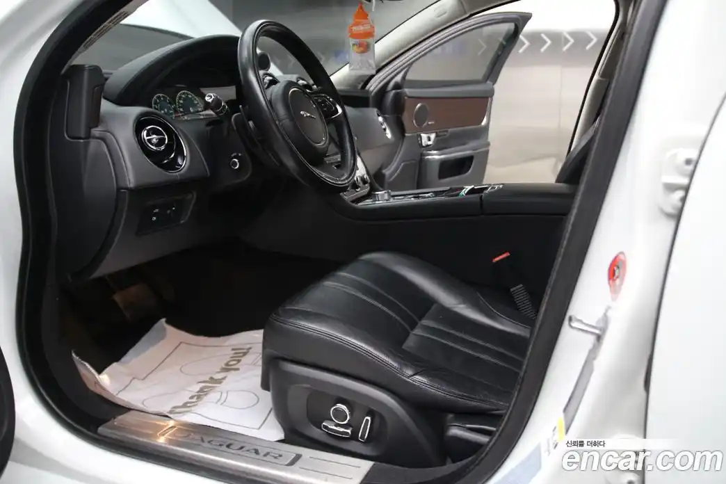 Jaguar XJ 2016 2.0 Автомат в Москве № 305197, фото 12