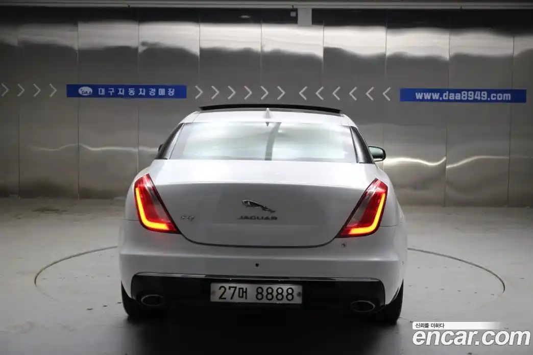 Jaguar XJ 2016 2.0 Автомат в Москве № 305197, фото 3