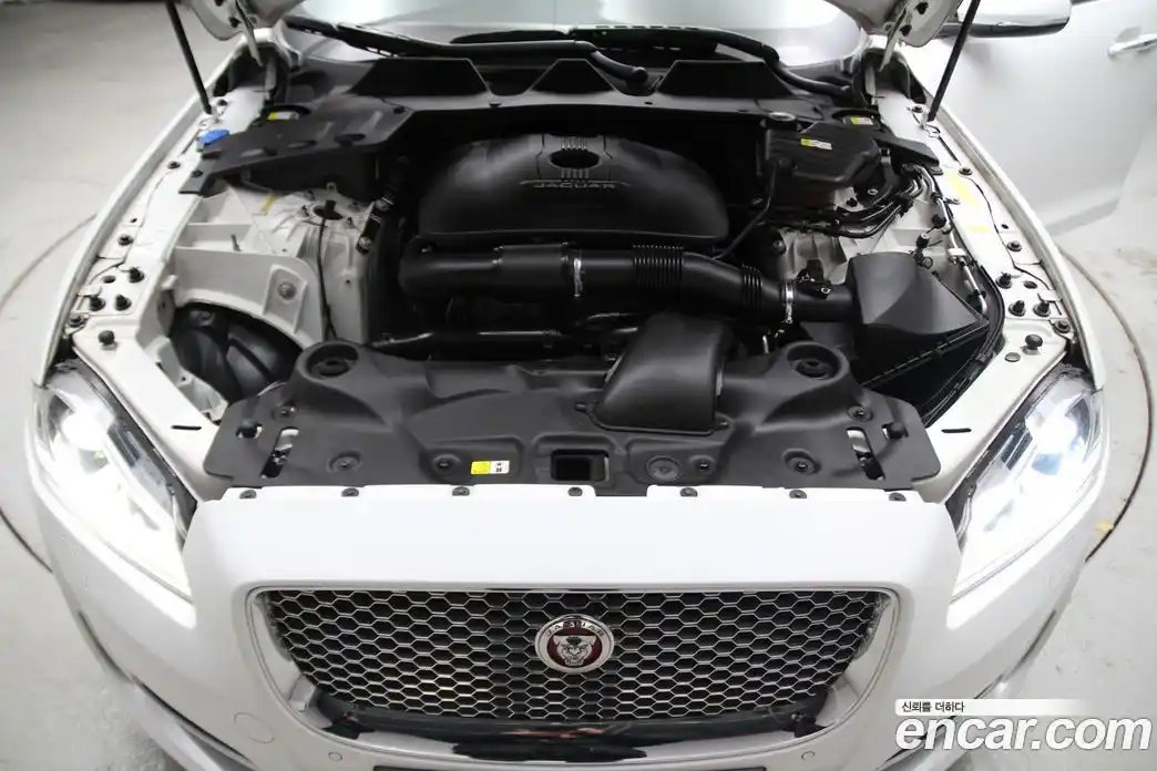 Jaguar XJ 2016 2.0 Автомат в Москве № 305197, фото 6