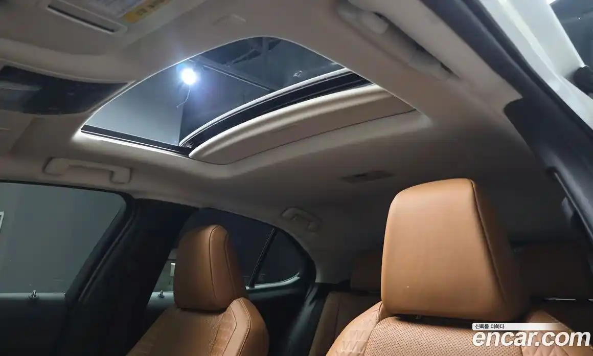 Lexus UX 2019 2.0 Автомат в Москве № 334306, фото 15