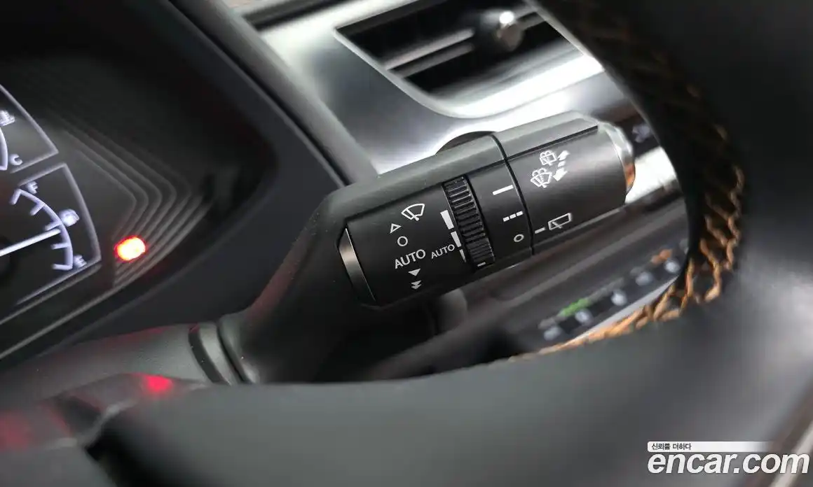 Lexus UX 2019 2.0 Автомат в Москве № 334306, фото 16