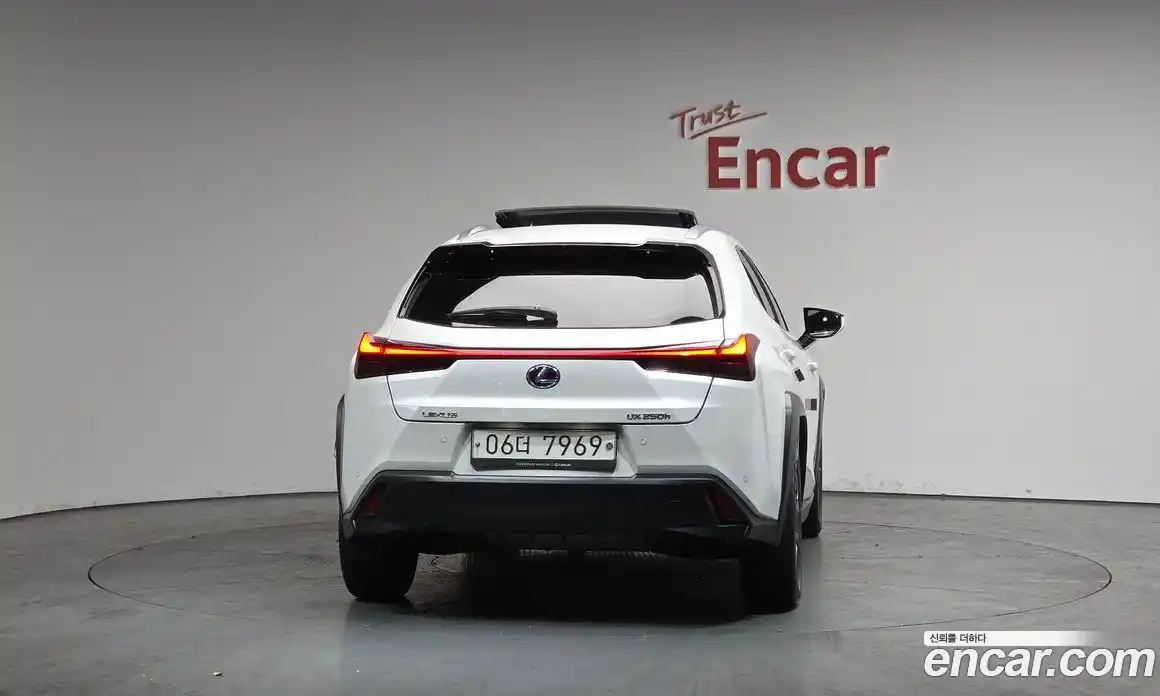 Lexus UX 2019 2.0 Автомат в Москве № 334306, фото 4