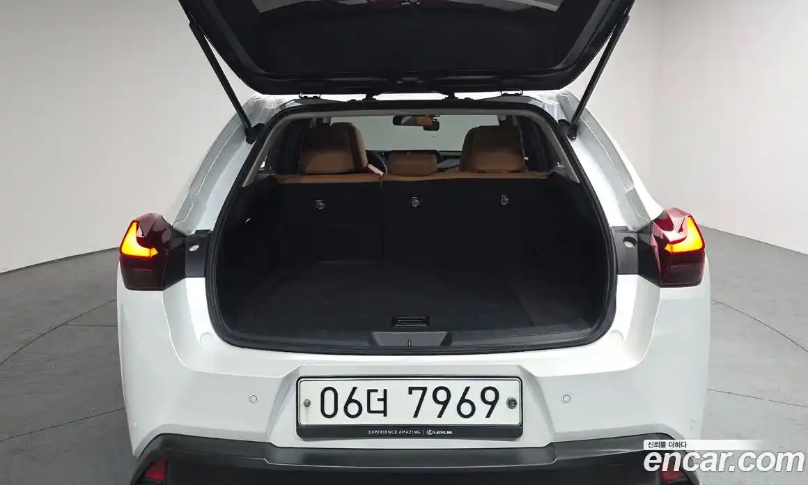 Lexus UX 2019 2.0 Автомат в Москве № 334306, фото 5