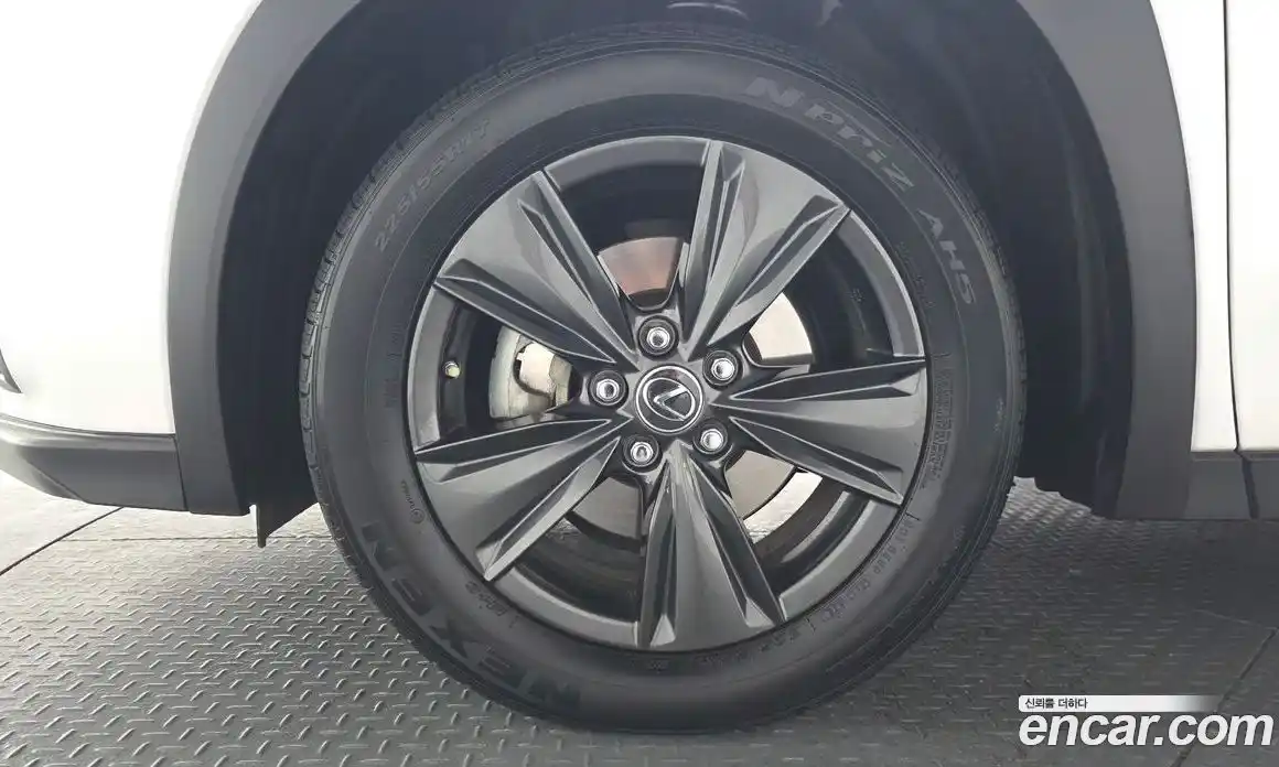 Lexus UX 2019 2.0 Автомат в Москве № 334306, фото 8