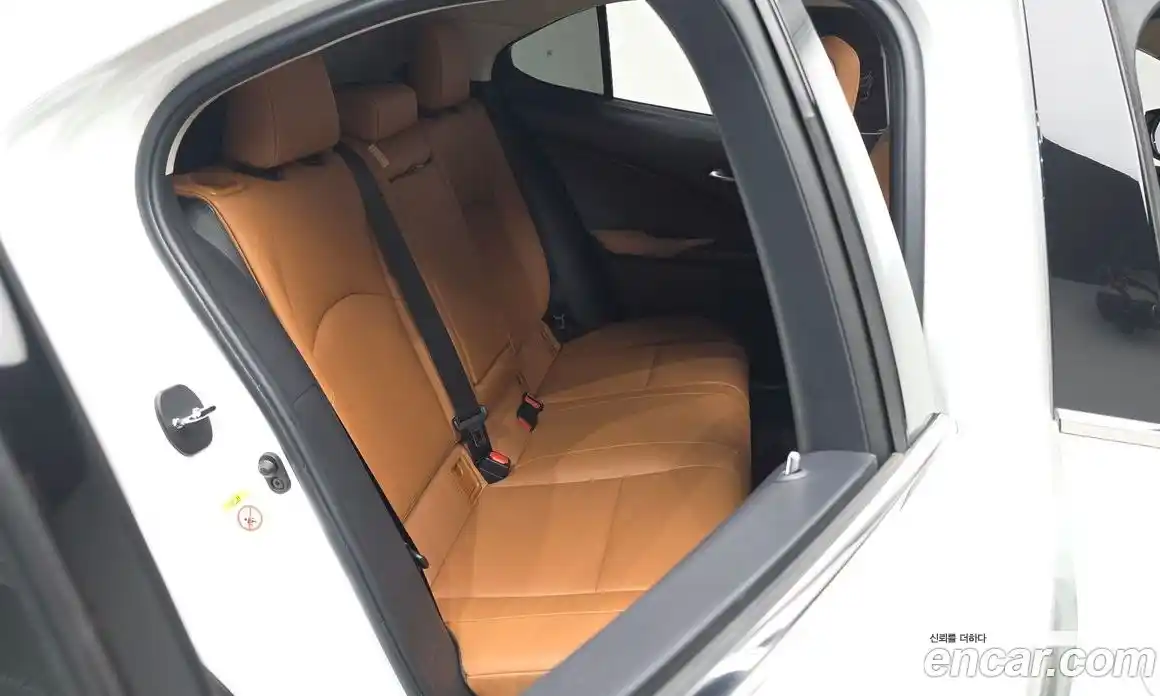 Lexus UX 2019 2.0 Автомат в Москве № 334306, фото 9