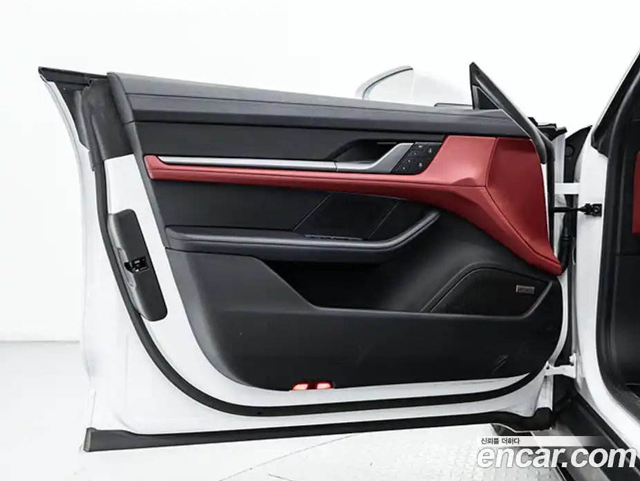 Porsche Taycan 2024 0.1 Автомат в Москве № 374537, фото 15