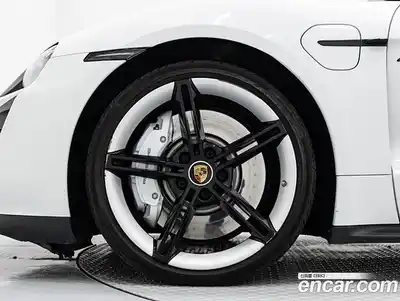 Porsche Taycan 2024 0.1 Автомат в Москве № 374537, миниатюра 5