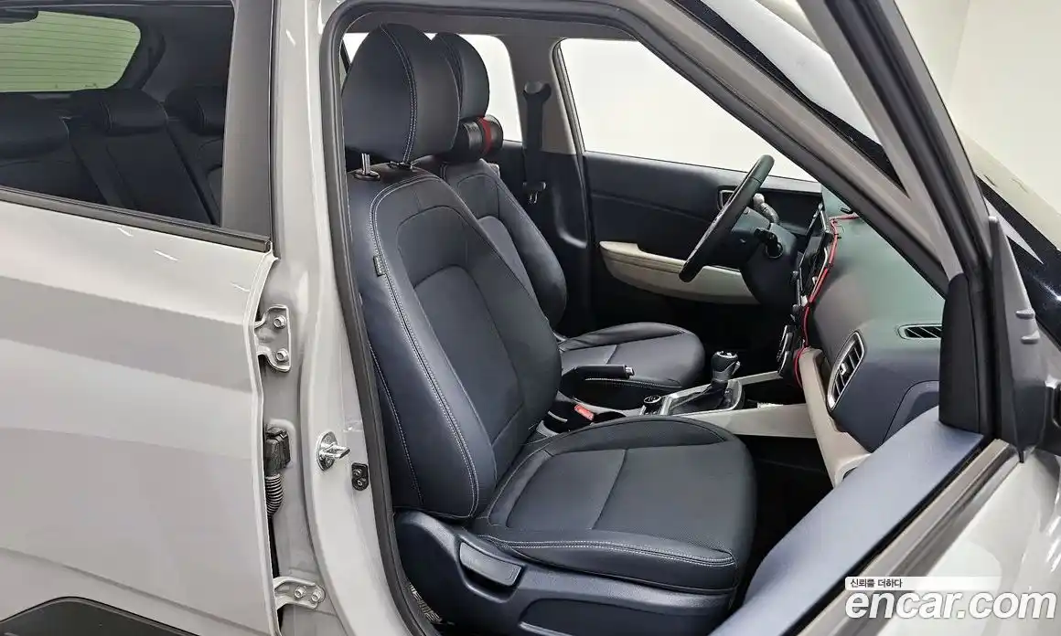 Hyundai Venue 2022 1.6 Автомат в Москве № 396498, фото 12