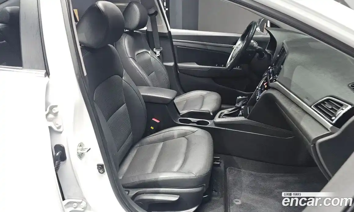 Hyundai Avante 2017 1.6 Автомат в Москве № 400213, фото 10