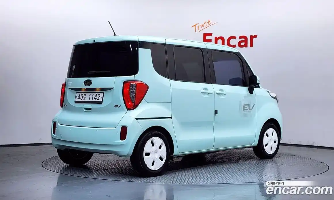 Kia Ray 2013 Автомат в Москве № 134184, фото 9