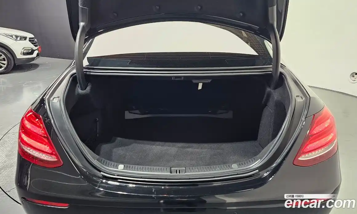 Mercedes-Benz E-Class 2018 2.0 Автомат в Москве № 161678, фото 12