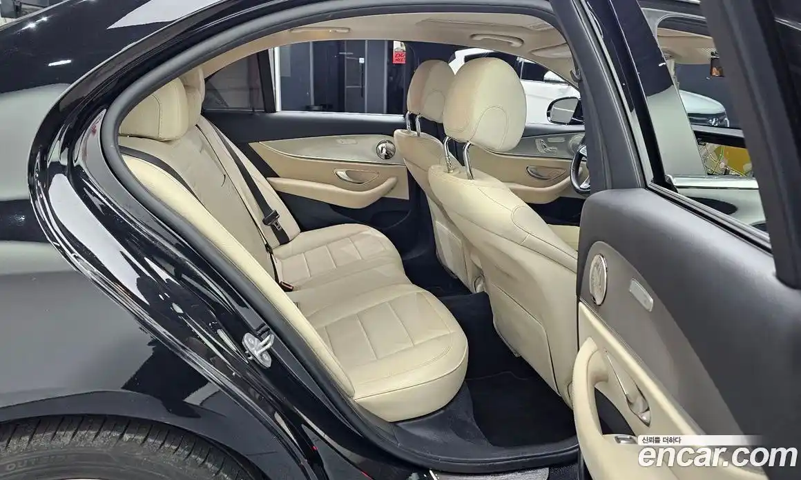 Mercedes-Benz E-Class 2018 2.0 Автомат в Москве № 161678, фото 14