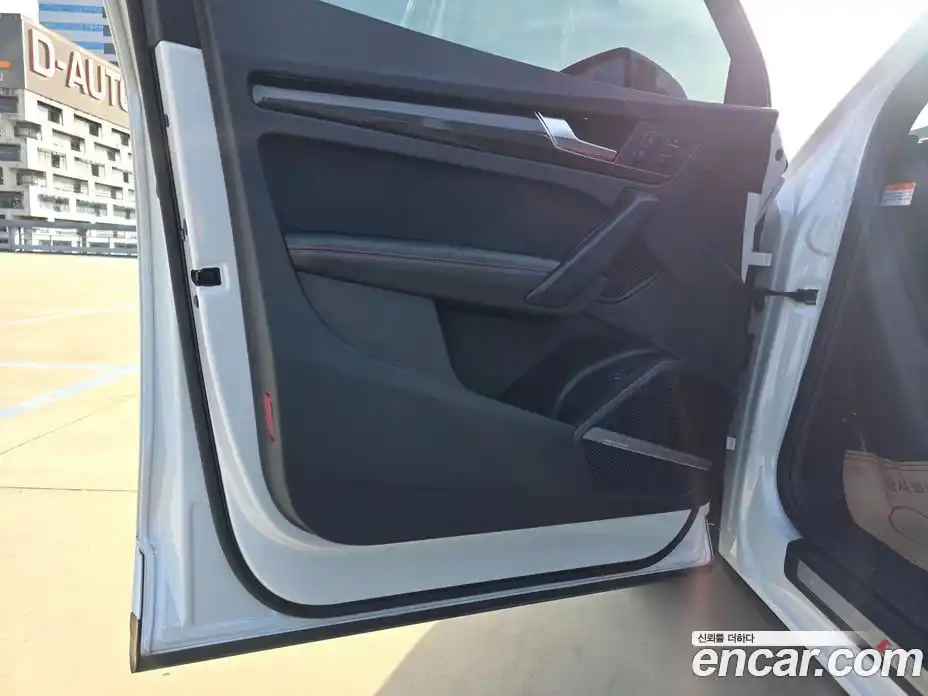 Audi SQ5 2022 3.0 Автомат в Москве № 163985, фото 12