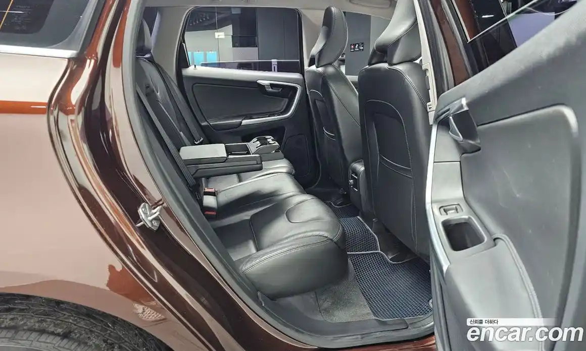 Volvo XC60 2016 2.0 Автомат в Москве № 164543, фото 12