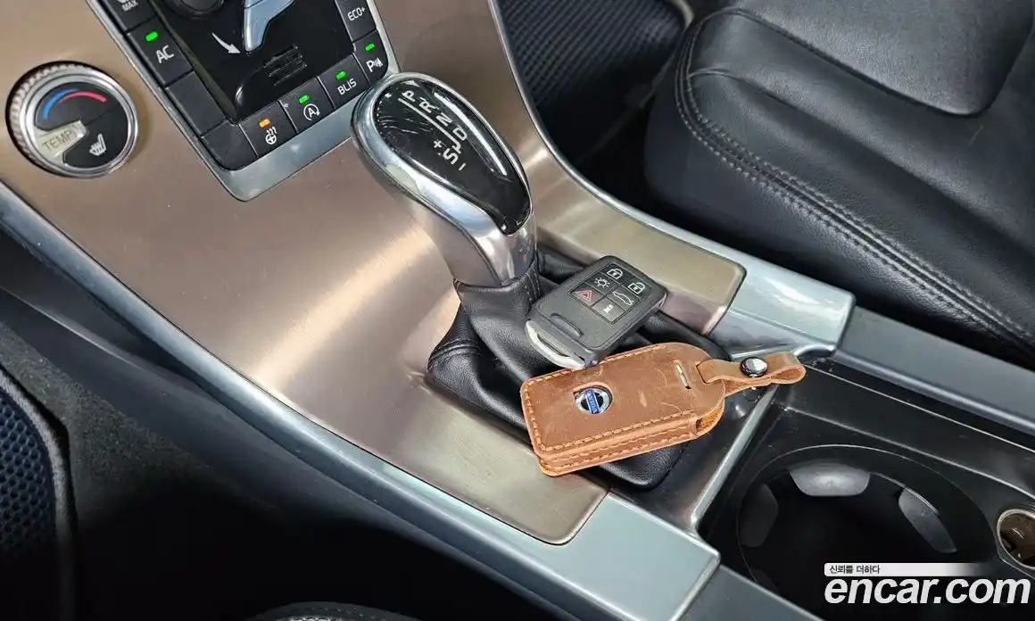 Volvo XC60 2016 2.0 Автомат в Москве № 164543, фото 9