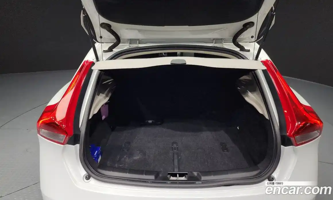 Volvo V40 2015 1.6 Автомат в Москве № 164709, фото 14