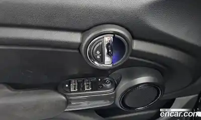 Mini Cooper 2016 1.5 Автомат в Москве № 167140, миниатюра 12