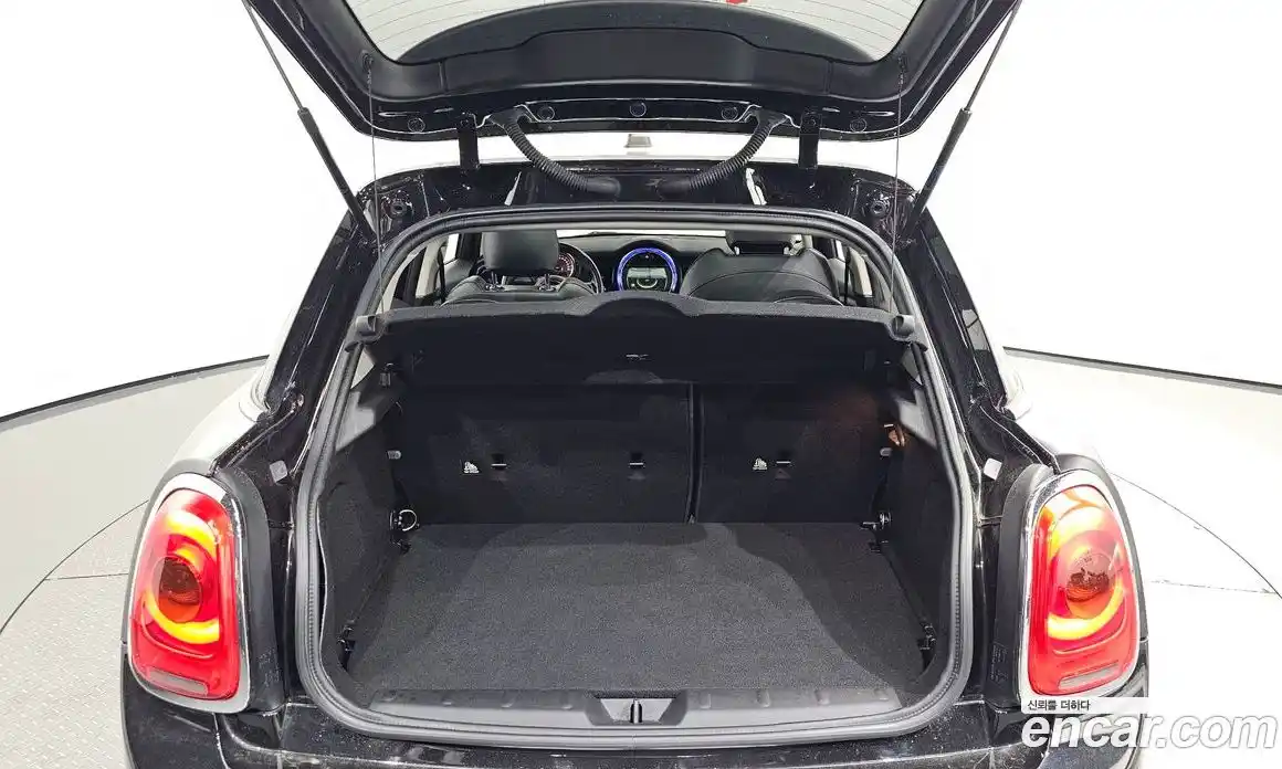 Mini Cooper 2016 1.5 Автомат в Москве № 167140, фото 17