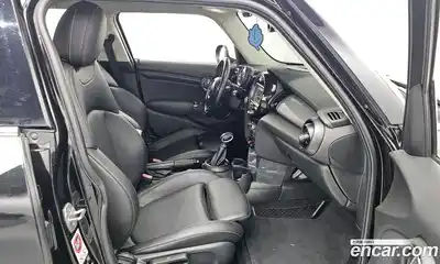 Mini Cooper 2016 1.5 Автомат в Москве № 167140, миниатюра 3