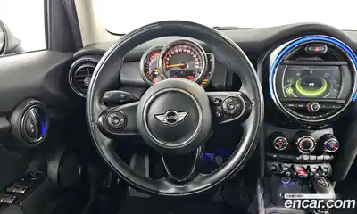 Mini Cooper 2016 1.5 Автомат в Москве № 167140, миниатюра 4