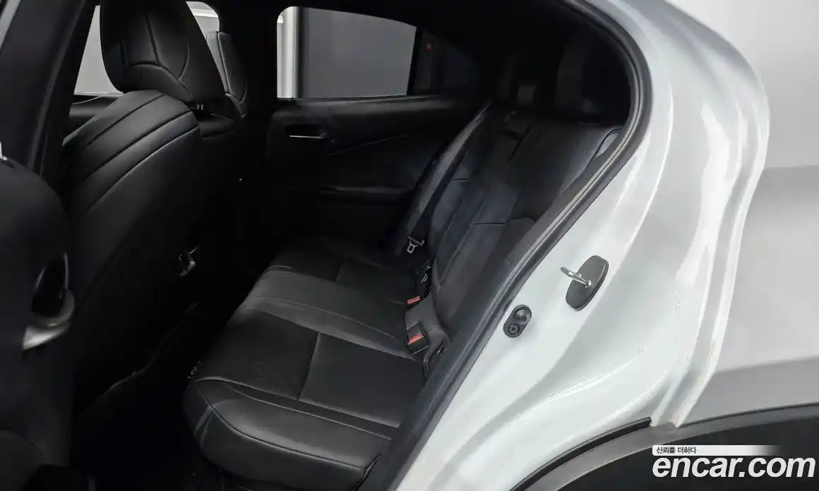 Lexus UX 2025 2.0 Автомат в Москве № 168033, фото 12