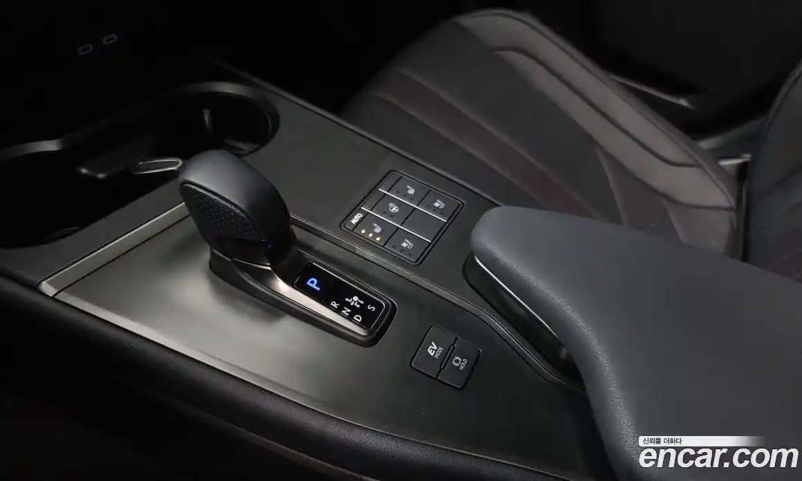 Lexus UX 2025 2.0 Автомат в Москве № 168033, фото 9